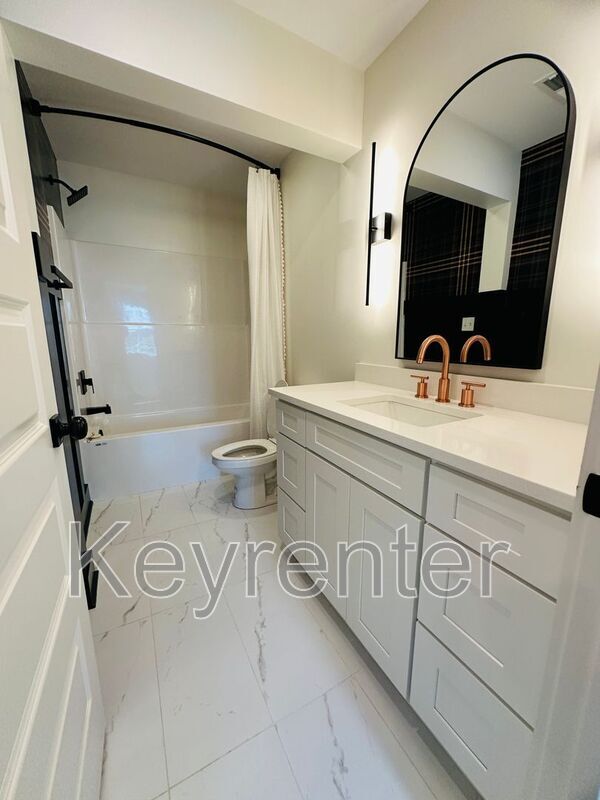 Building Photo - 1406 Lantana Ln NW