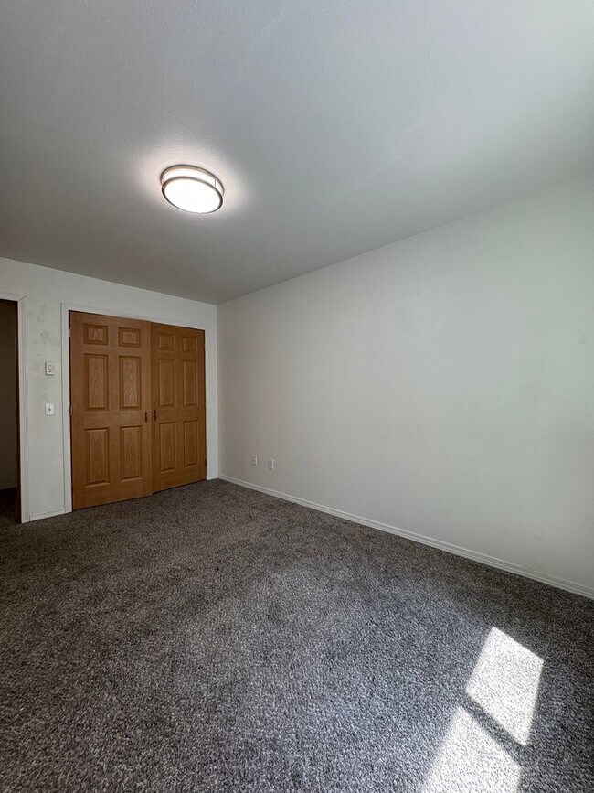 Building Photo - 1512 N Brook Ct
