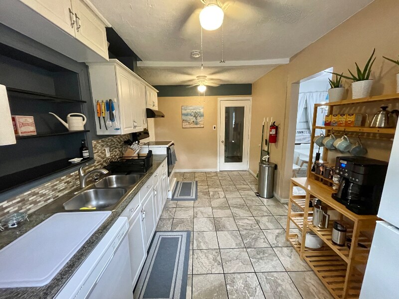 Building Photo - 193 E Highland Dr