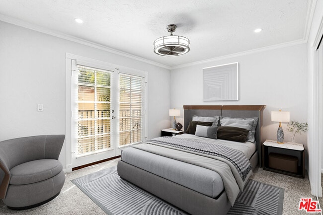 Building Photo - 916 N Alfred St