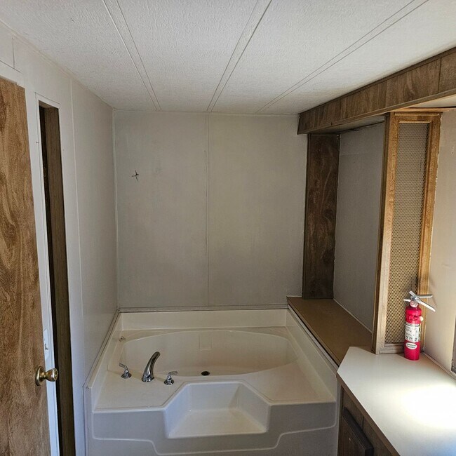 Building Photo - 2 Bedroom/2 Bath Green Valley Subdivision