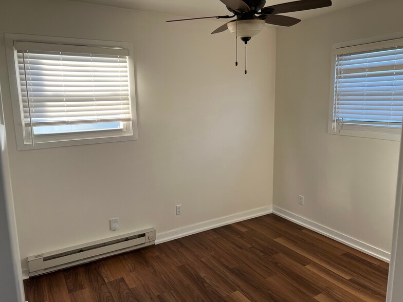 Building Photo - 2204 Arizona Ave