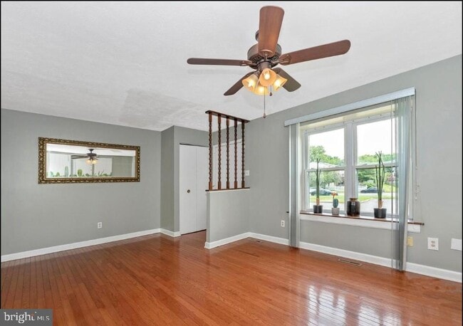Building Photo - 381 W Thornhill Pl