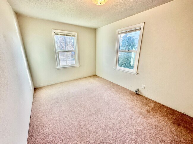 Building Photo - New on the Market!