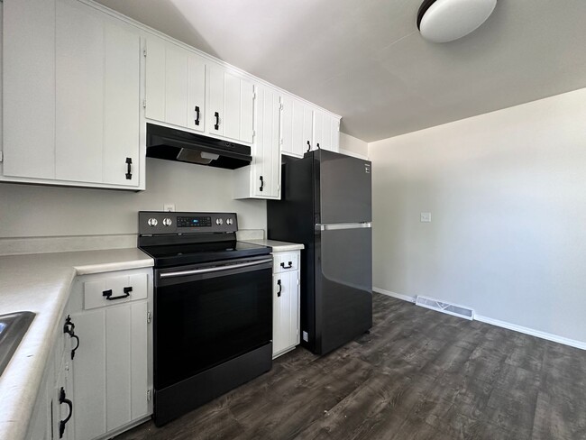 Building Photo - 2746 Nicolet Dr
