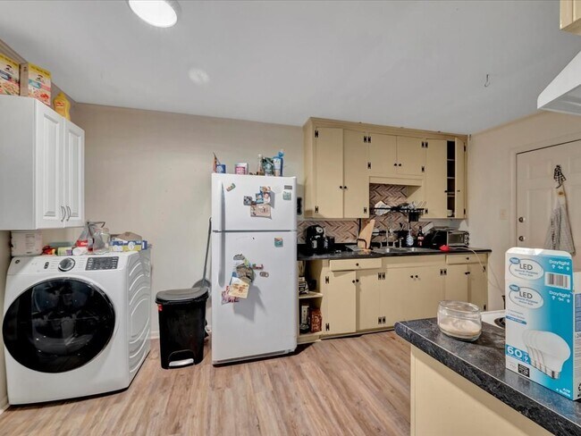 Building Photo - Pecan Units