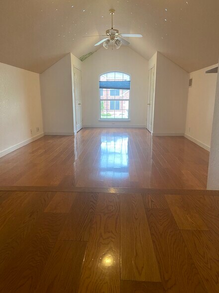 Building Photo - 19526 Azure Oak