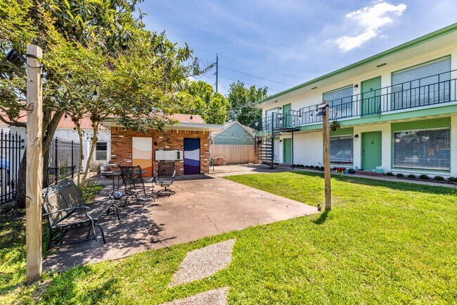 Building Photo - 1309 Blair St