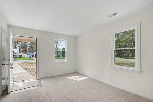 Building Photo - Renovated 3-Bedroom Home with Spacious Yard & Detached Garage