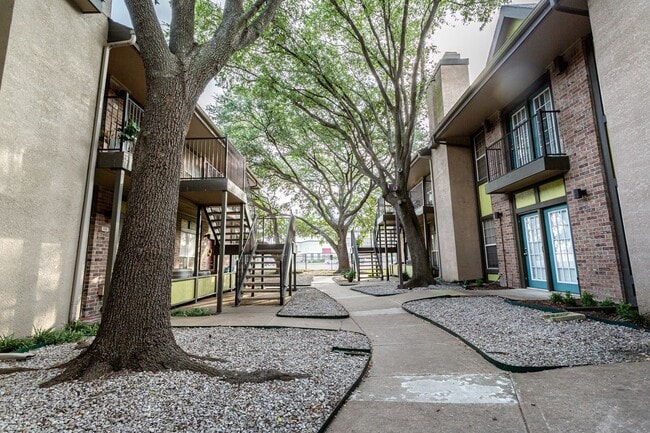 Building Photo - Beautiful and Cozy 1 Bedroom 1 Bathroom Ho...