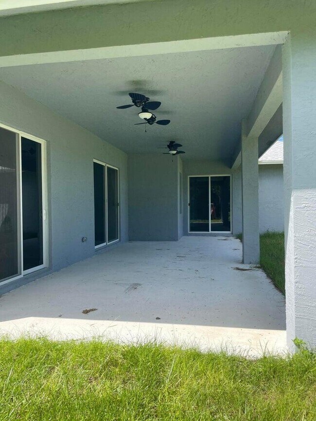 Building Photo - 17225 78th Rd N