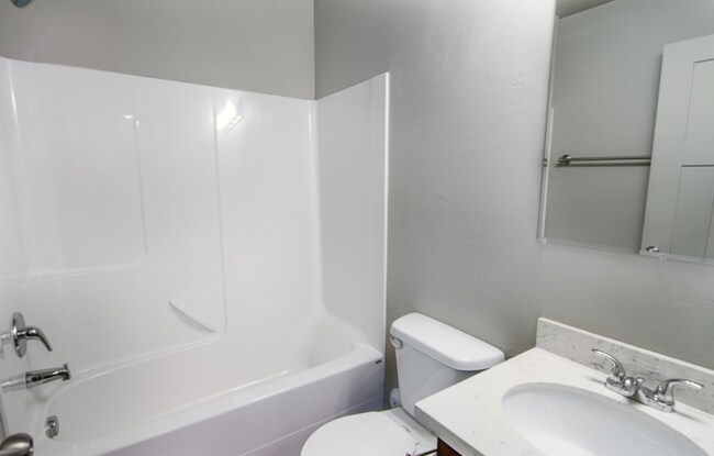 Building Photo - 194 E 700 N