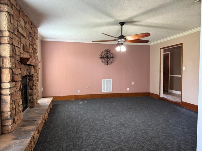 Building Photo - 702 Omega Cir
