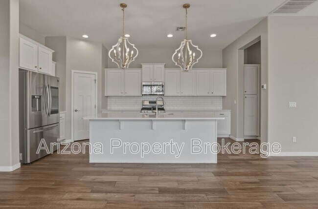 Building Photo - 2747 S Wildrose