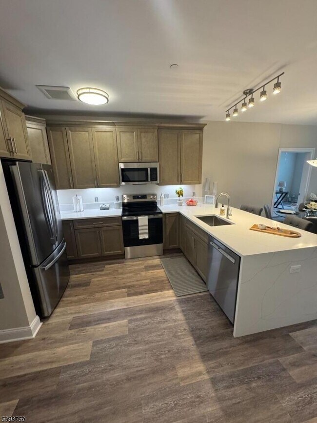 Building Photo - 7 Theta Dr