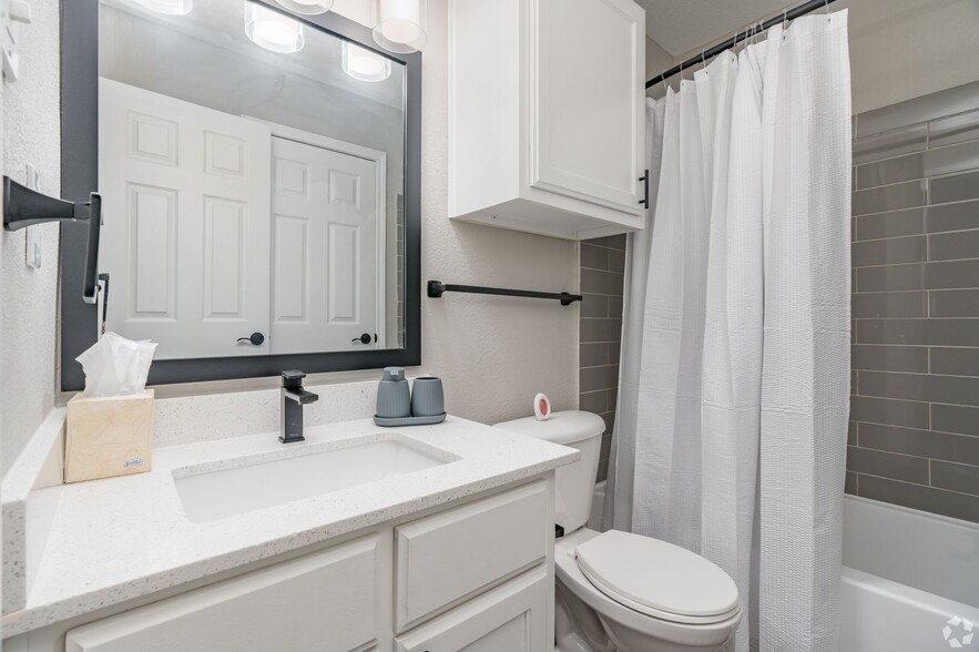 Interior Photo - 16TEN East