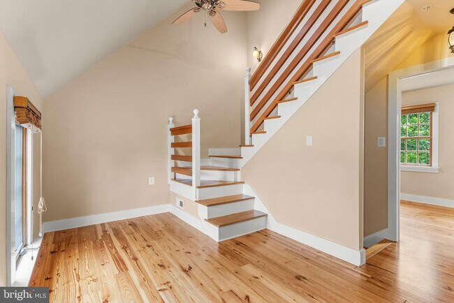 Building Photo - 220 Hollis Alley