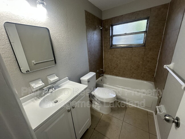 Building Photo - 1615 N New York Ave