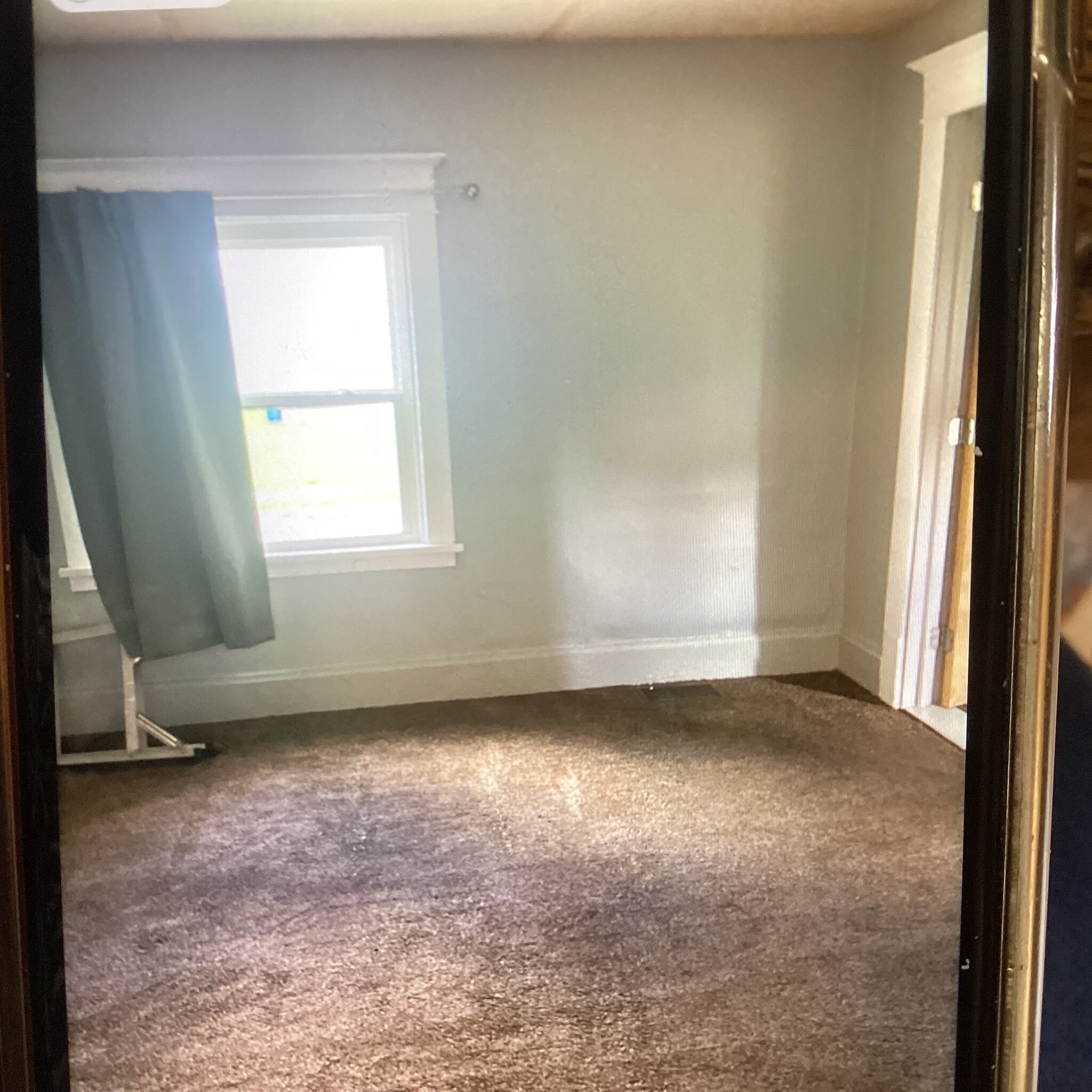 Living room - 762 Morrison St