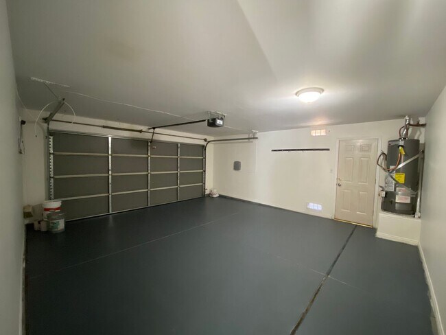 Building Photo - Adorable Home in NW Bakersfield