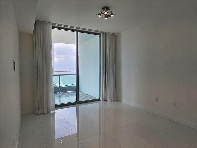 Building Photo - 900 Biscayne Blvd