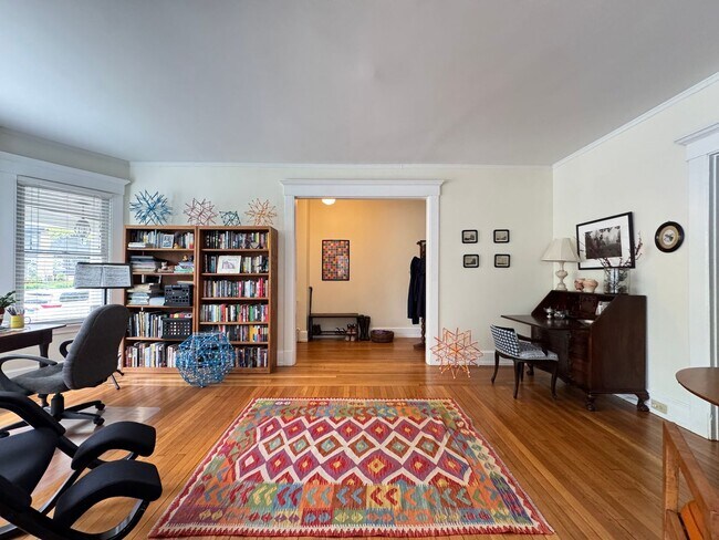 Building Photo - Spacious 2-Bedroom, 2-Bath in East Rock – Newly Renovated!