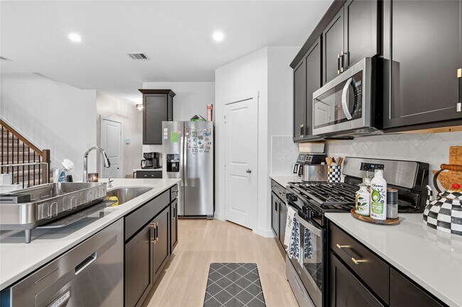 Building Photo - 1542 Merulana Lane