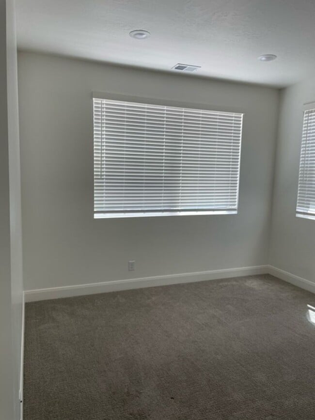 Building Photo - Resort-Style Living | 3 Bedroom Home with Access to Lagoon & Clubhouse