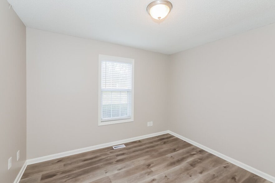 Building Photo - 109 Colonial Cir