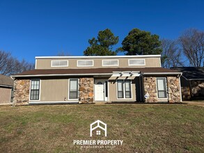 Building Photo - Charming 3 Bedroom Home for Rent in Memphis | High Ceilings, Fireplace & Fenced Yard