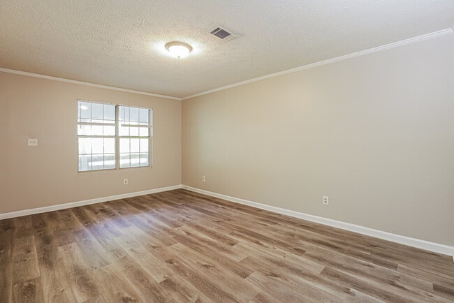 Building Photo - 3200 Carmel Dr