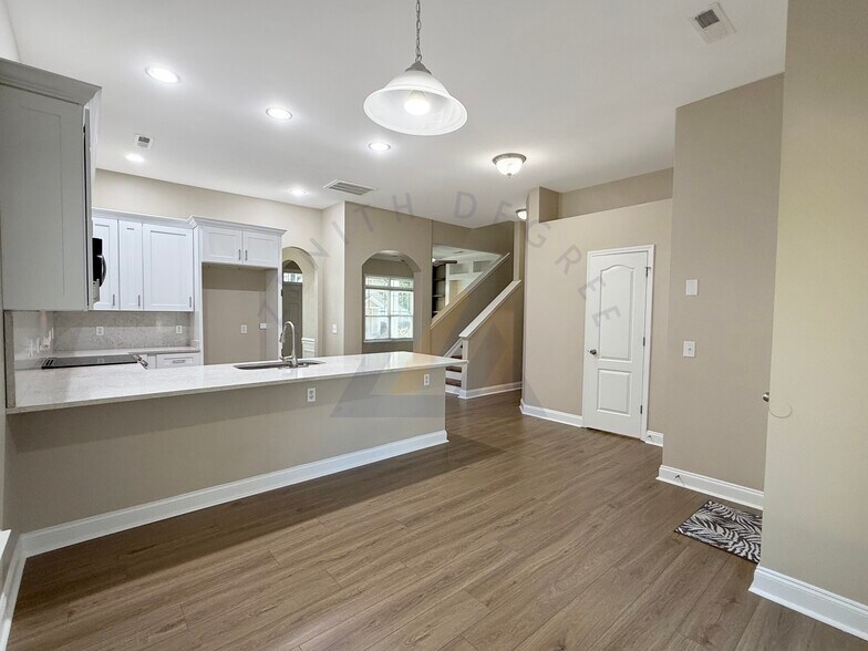Building Photo - 68 Heritage Pky