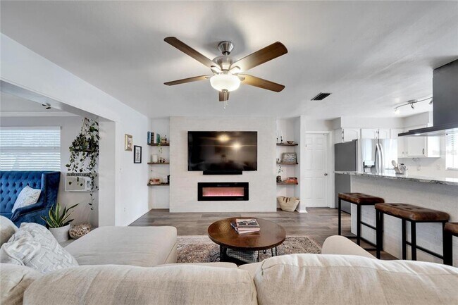 Building Photo - 2138 Timber Ln