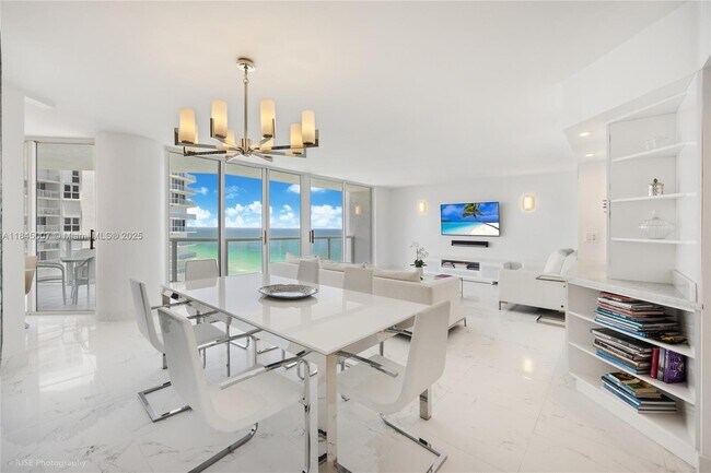 Primary Photo - 16425 Collins Ave