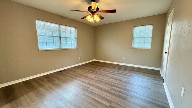 Building Photo - Newly Remodeled 3 Bed 2 Bath Gem in Prime ...