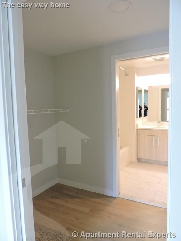 Building Photo - 10 Soden St
