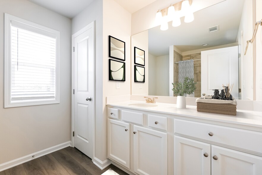 Building Photo - 130 Pyrus Ln