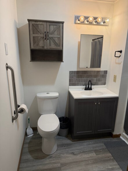 Building Photo - 604 S Polk St