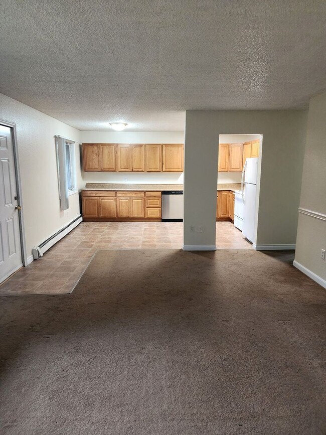 Building Photo - 100 B St