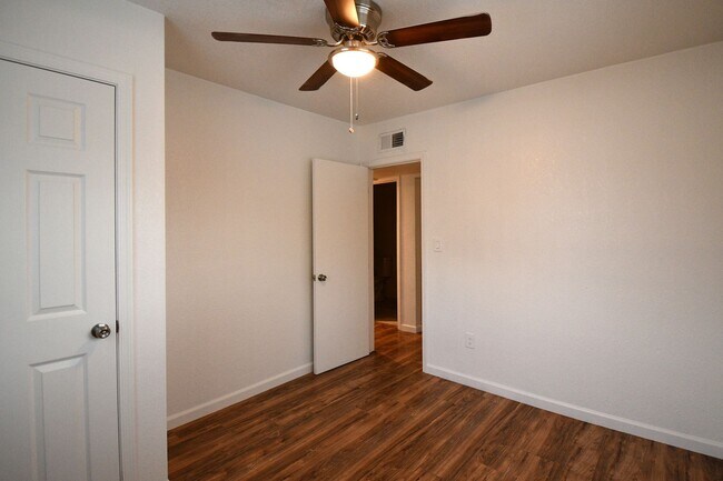 Building Photo - 3107 W Granada Rd