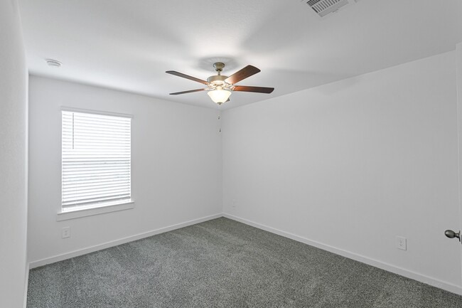 Building Photo - 3002 Crown Gate Dr