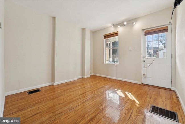 Building Photo - 1005 Tyler Ave