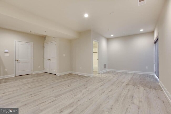 Building Photo - 8526 Pine Springs Dr