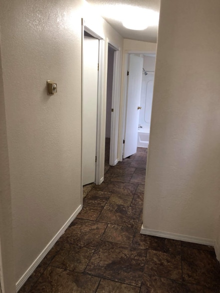 Building Photo - 503 Uhland Rd