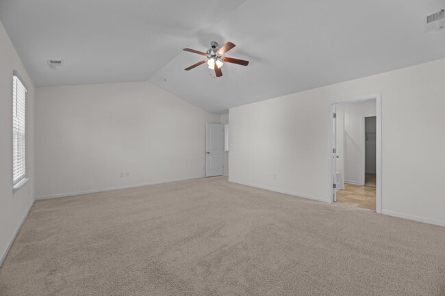 Building Photo - Lake View Four Bedroom 2.5 Bath Home
