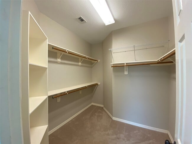 Building Photo - 6018 Sugar Bush Dr