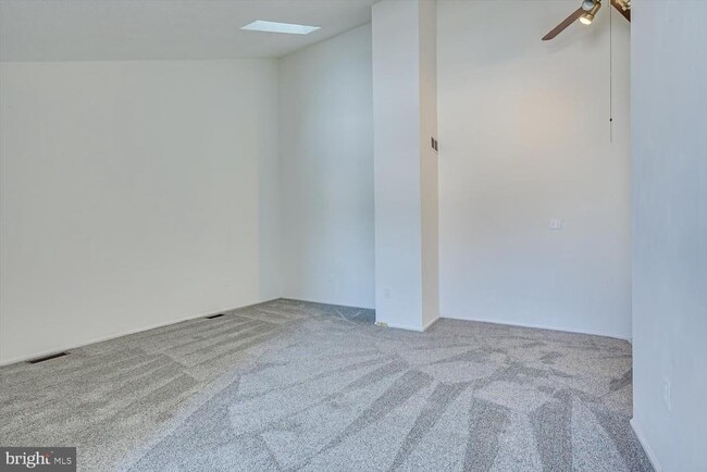 Building Photo - 60 O'Neill Ct