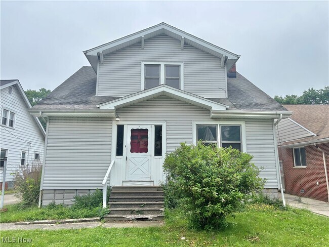 Primary Photo - 9615 Cardwell Ave