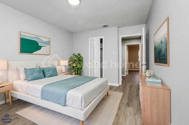 Building Photo - Beautifully Modernized Home with 3 bedroom / 2 full bath and 1,846 sq feet of space!