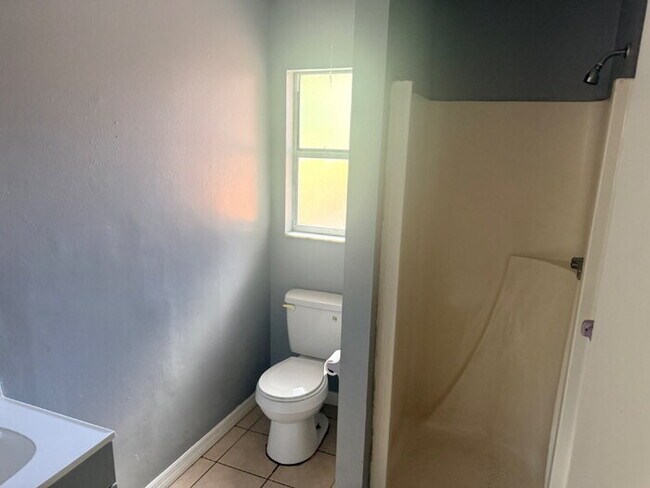 Building Photo - Coming Soon — 3BR/2BA Bradenton Rental · Available Mid-May